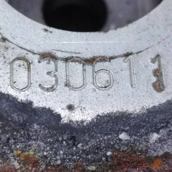 Land Rover Evoque Framfjädringsfäste OEM 030611 image 8