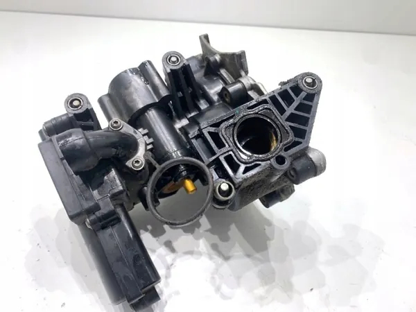 Pompe à eau OEM 06L121111H pour Audi A3 8V image 3