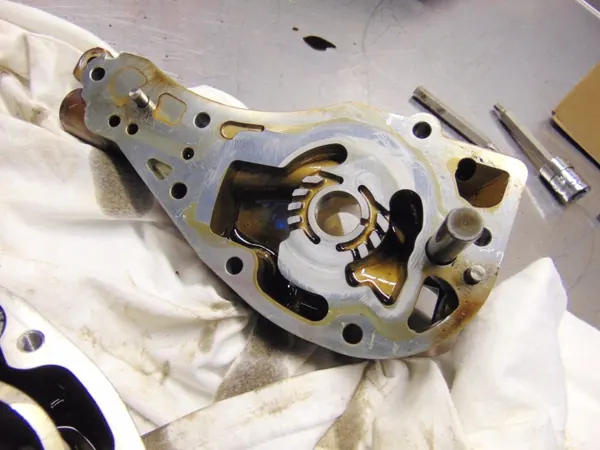 Pompe à huile OEM 7544555/7567028 pour BMW 118i E87 image 9