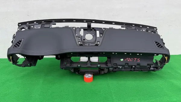 Consola Salpicadero Mercedes X470 OEM 681005XA1A image 2