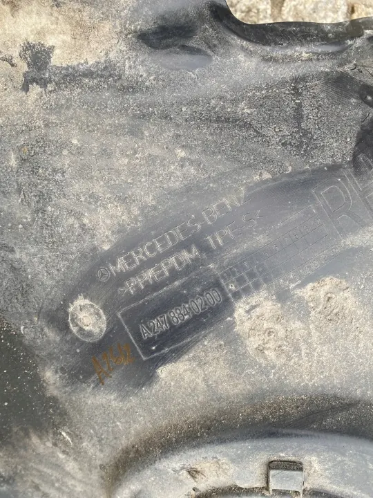Mercedes 247 GLA GLB Höger Framskärm OEM 2478840200 image 4