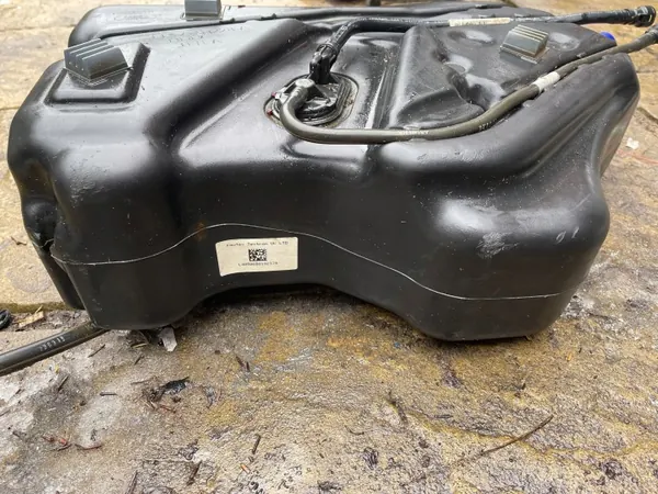 Land Rover AdBlue-säiliö OEM FPLA-5J228-AG Käytetty image 4