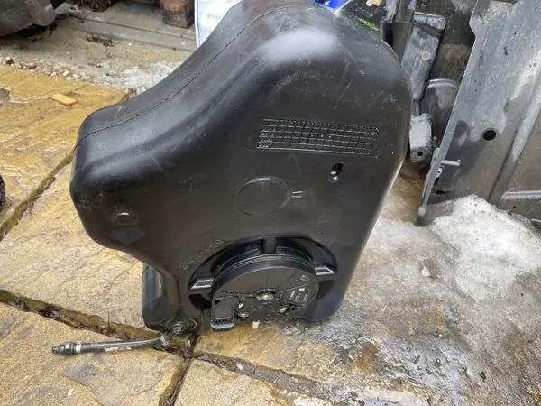 Land Rover AdBlue-säiliö OEM FPLA-5J228-AG Käytetty image 8