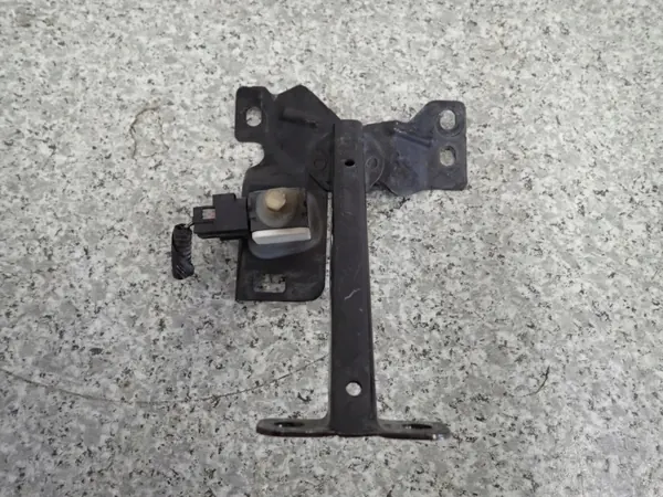 Moottorikannen Lukkotuki Mazda 3 BK OEM 03-07 image 2