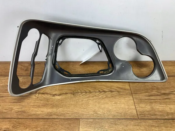 Cadre de console centrale OEM 6TD511X8AAPINYA Dodge Challenger image 2