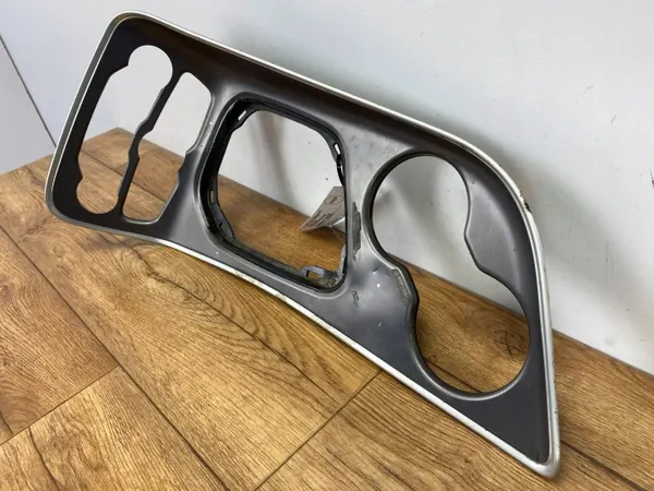 Cadre de console centrale OEM 6TD511X8AAPINYA Dodge Challenger image 3