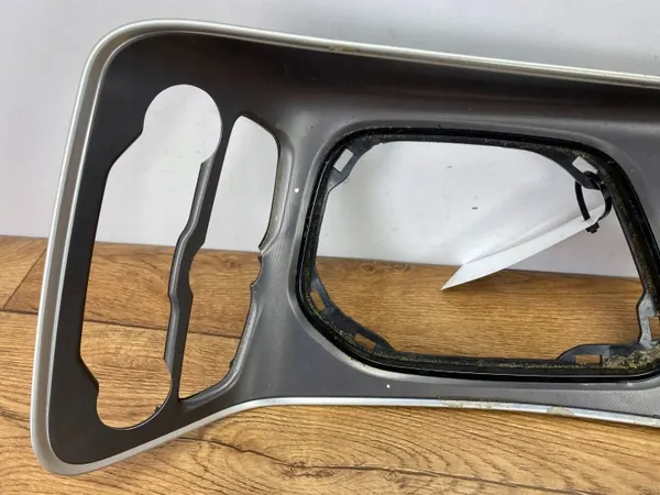 Cadre de console centrale OEM 6TD511X8AAPINYA Dodge Challenger image 7