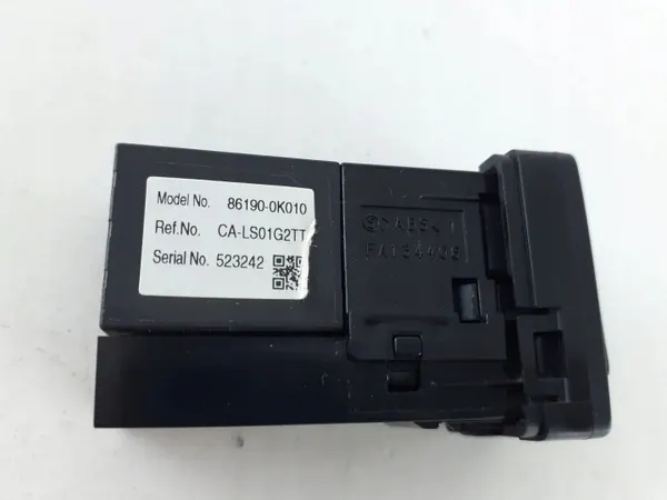 Prise USB Toyota Hilux OEM 861900K010 - Occasion image 3