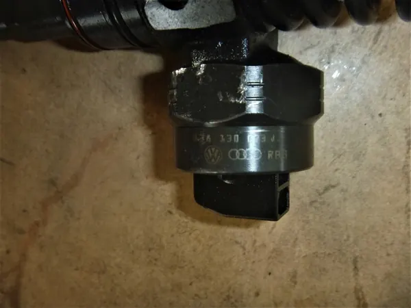 Injetor Bosch 038130073AA image 2