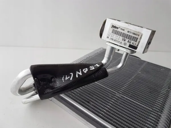 SEAT Leon ilmastointihöyrystin OEM 5Q2816103D - Käytetty image 3
