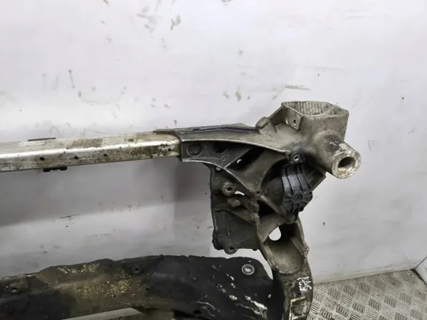 BMW AMD122983 Voorste hulpframe - Gebruikt image 4
