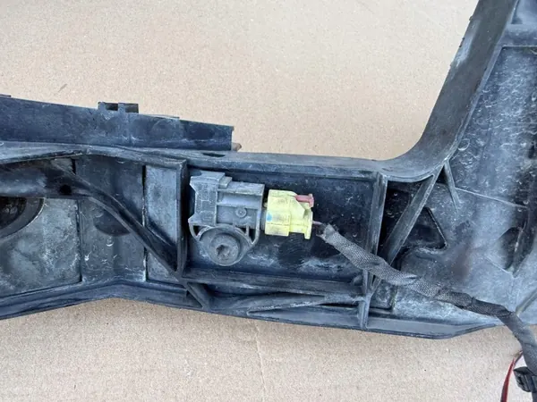 Support Phare Gauche Audi Q8 SQ8 RSQ8 OEM 4M8805607C image 4