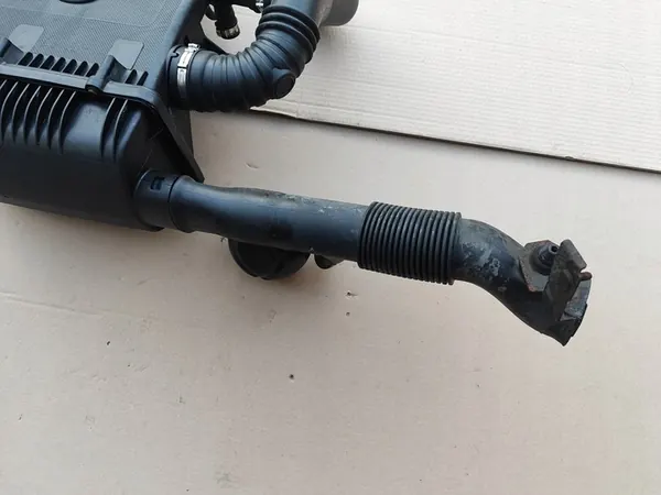 FIAT DOBLO II 1.4 16V ILMAFILTTERIN KOTELLO 51855122 image 2