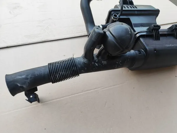 FIAT DOBLO II 1.4 16V ILMAFILTTERIN KOTELLO 51855122 image 6