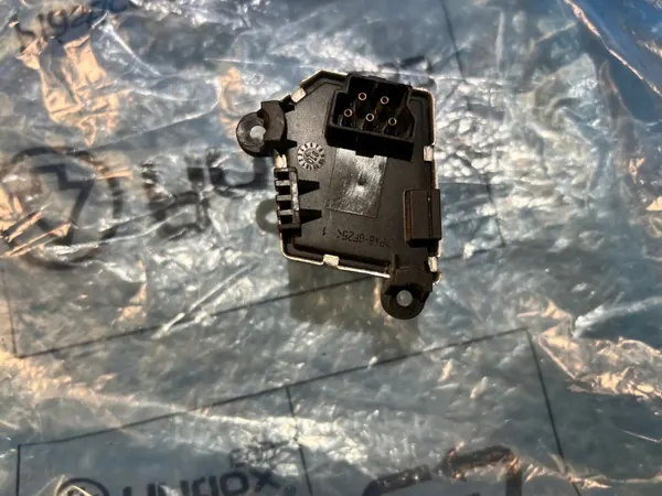 BMW E39 Puhallinvastus OEM 6920365 - Käytetty image 4