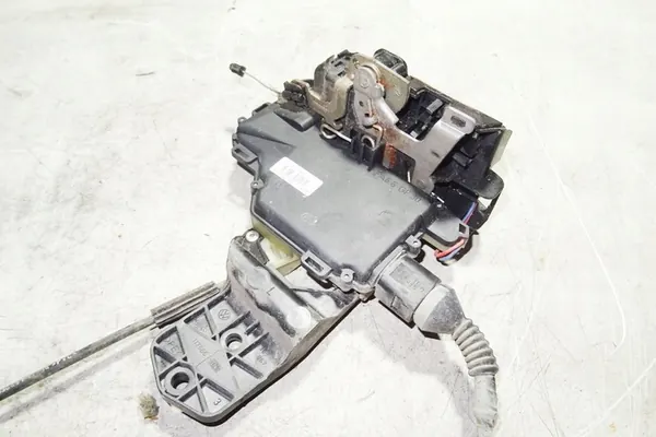 VW PASSAT B5 linke hintere Türschloss 2.0L Benzin OEM image 3
