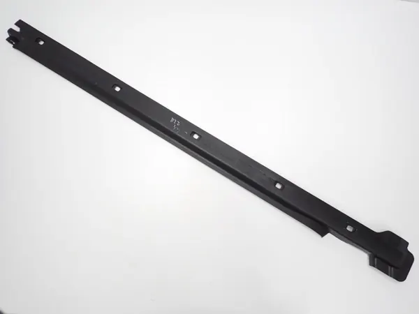 OEM 1EA825201A Escudo Inferior Lado Esquerdo Audi Q4 image 2