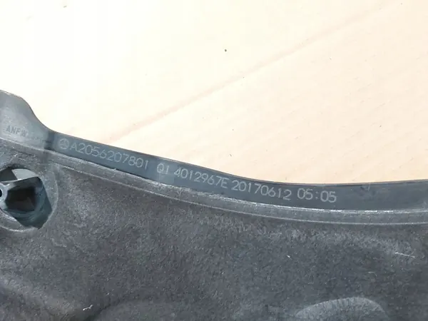 OEM 2056207801 Väliseinäpeite Mercedes W205 image 3