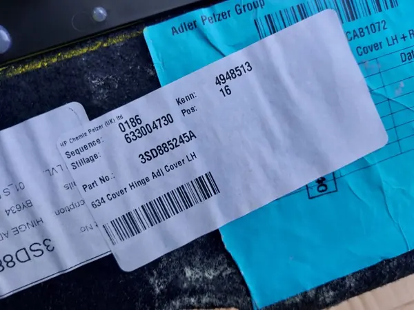 OEM 3SD885245A Vasen taka-saranansuoja Bentley GT image 4