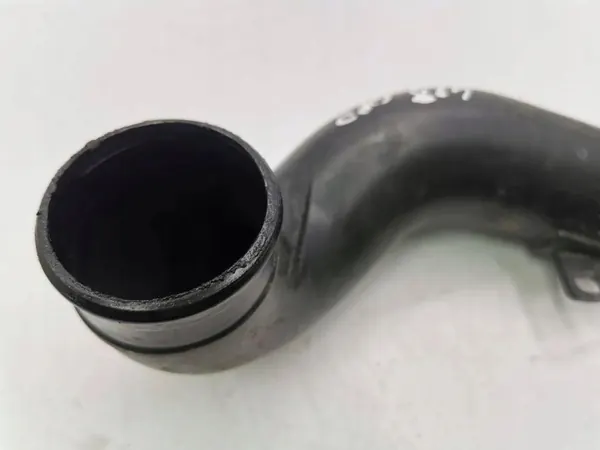 Mazda Intercoolerpijp OEM SH0113231 - Gebruikt image 3