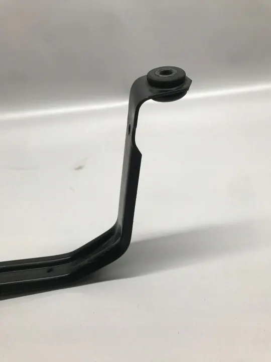 BMW Polttoainesäiliön Kiinnike OEM 7426684 - Käytetty image 4