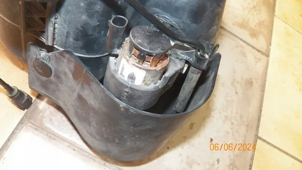 AdBlue Tank Audi A4 B8 2015- image 2