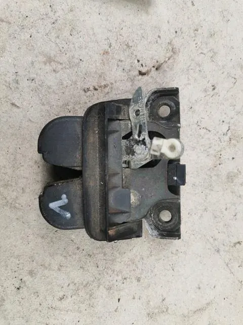 AUDI A2 A6 C5 A4 B6 Baklucka Lås 4B9827505H image 3