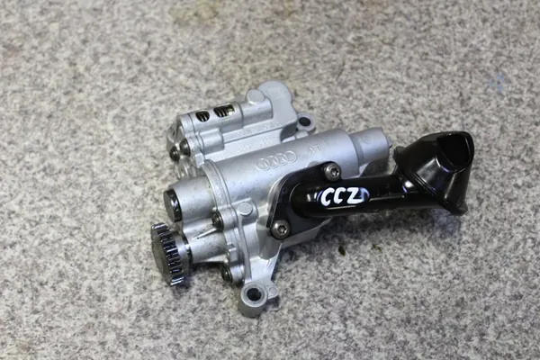 Oljepump AUDI A3 VW GOLF VI 2.0 TFSI 06H115105DF image 2