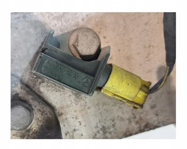Viga parachoques delantera Mercedes CLS W218 OEM - Usado image 7