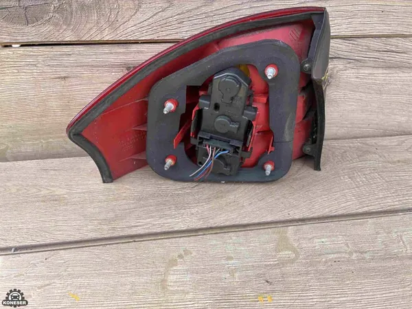 Luz trasera derecha Citroen Saxo image 2