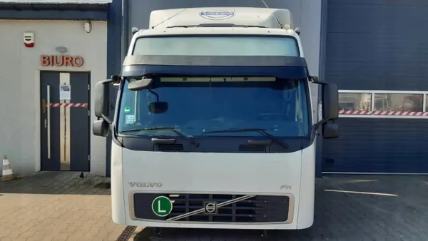 Cabina completa Volvo FH13 OEM 85103676 - Usado image 2