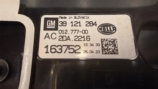 Opel Insignia II B Derde Remlicht OEM 39121284 image 10