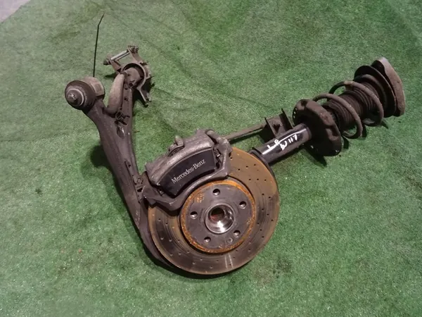 CLA Mozzo anteriore destro Ammortizzatore W117 image 9