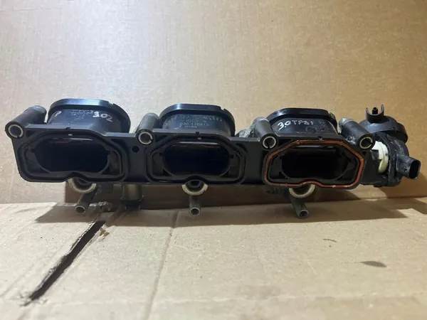 AUDI A8 D4 3.0 TFSI Rechter Ansaugkrümmer 06E133110AL image 4