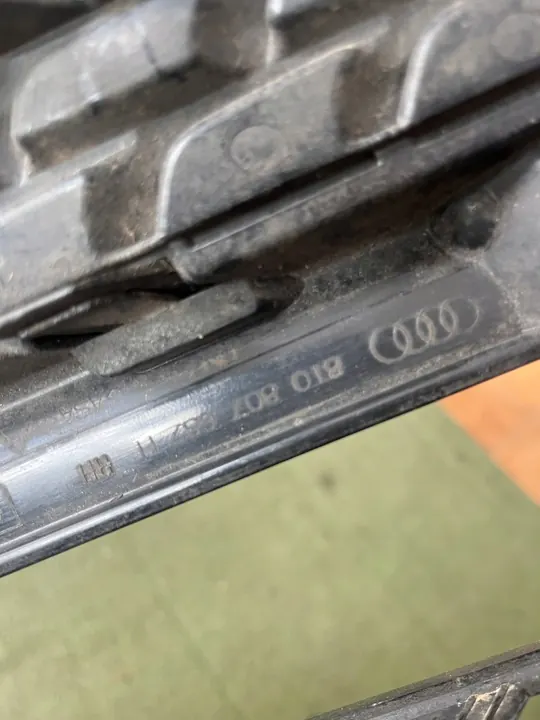 Rejilla de parachoques Audi A5 S5 Derecha 8T0807682H image 3
