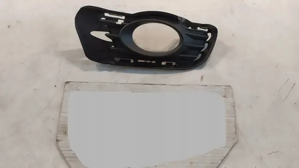 Rejilla de parachoques derecha Mercedes W204 Clase C OEM image 2