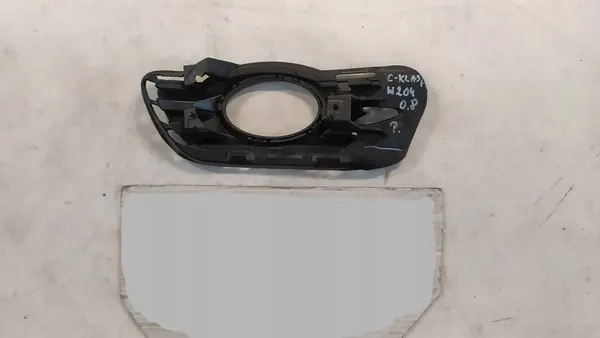 Rejilla de parachoques derecha Mercedes W204 Clase C OEM image 3