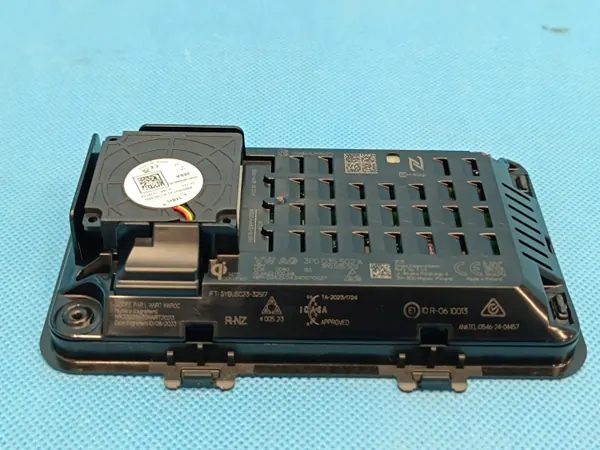 Chargeur Inductif OEM 3P0035502A pour VW Golf 8 image 3
