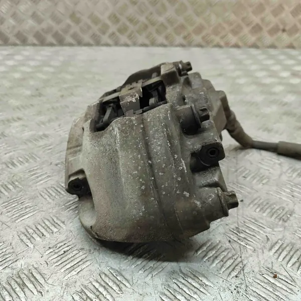 Mercedes-Benz C W205 2016 Vasemman etu jarrusatula image 6