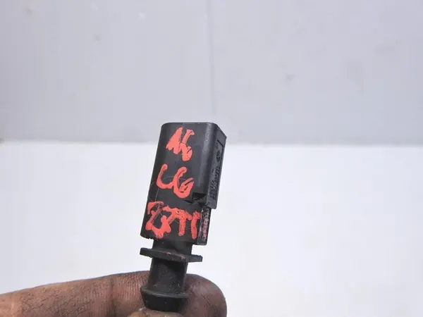 Sensor de Temperatura Audi A6 C6 2.7 TDI 059906088AF image 2