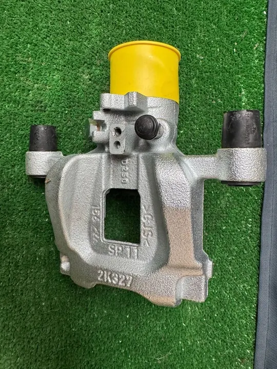 Jaguar XE rear brake caliper LR113706 image 2