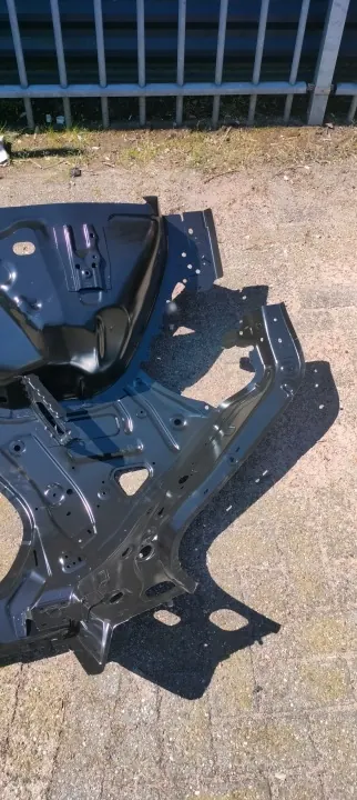 OEM 890 Reforço para-guarda traseiro esquerdo Volvo XC40 image 9