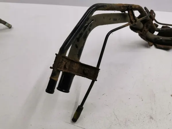 Mazda CX-7 2011 Col de Remplissage OEM AMD101682 image 4