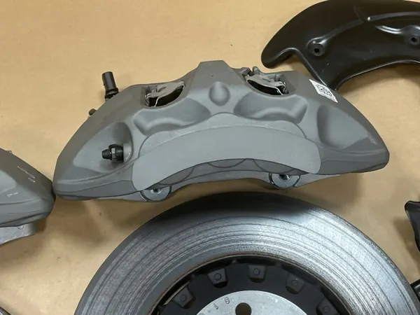 Audi A6 A7 etujarrukit OEM 4M0615301A image 5