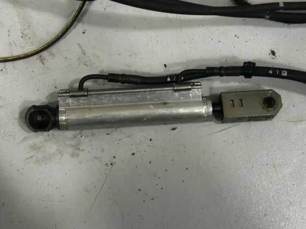 Cylindre Hydraulique Toit BMW E93 Cabrio OEM 7183322 image 3