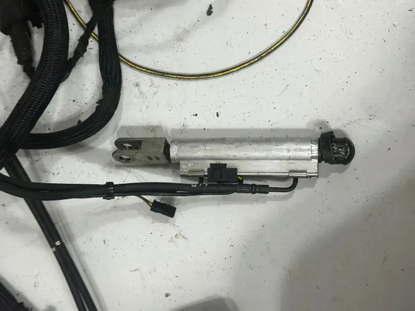 Cylindre Hydraulique Toit BMW E93 Cabrio OEM 7183322 image 8