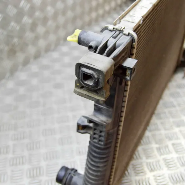 Radiador Jeep Cherokee 2015 image 4