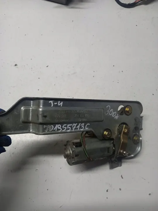 Takaluukun oikea pyyhkijämekanismi VW T4 OEM 701955713C image 2