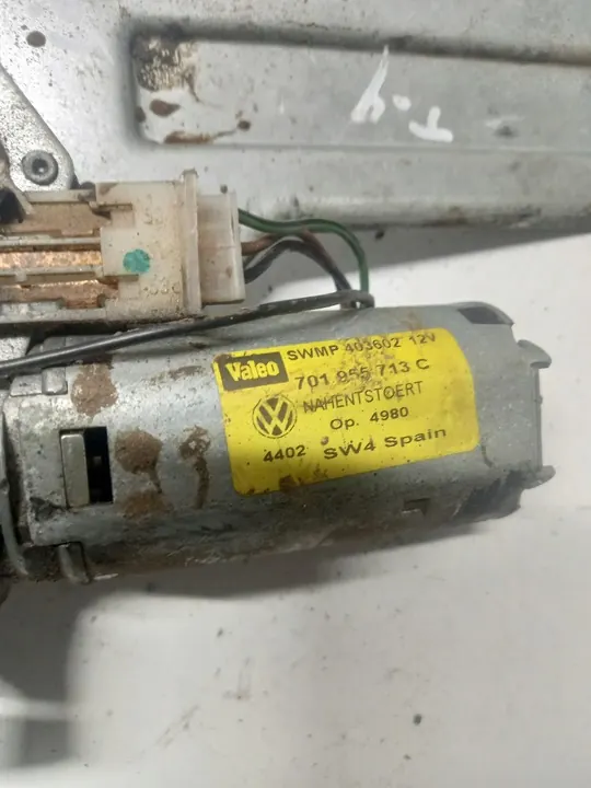 Takaluukun oikea pyyhkijämekanismi VW T4 OEM 701955713C image 6