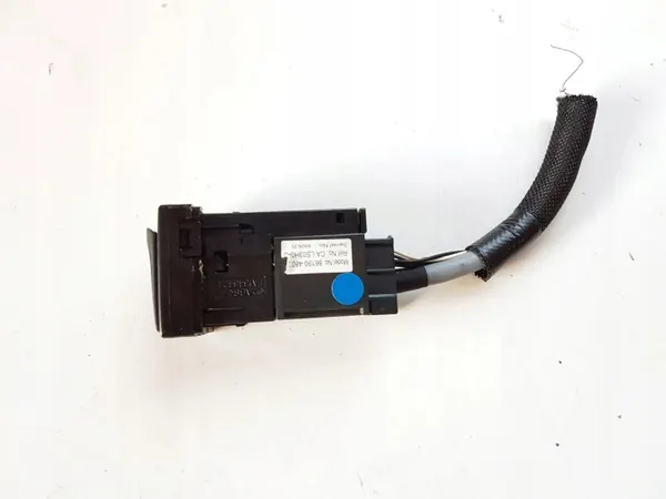 Tomada USB Toyota Prius+ OEM 8619048070 - Usado image 4